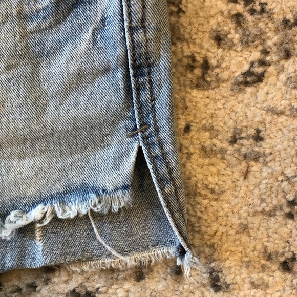 Free People Raw Edge Denim Distressed Cut-off Shorts Size 24 - Picture 9 of 15